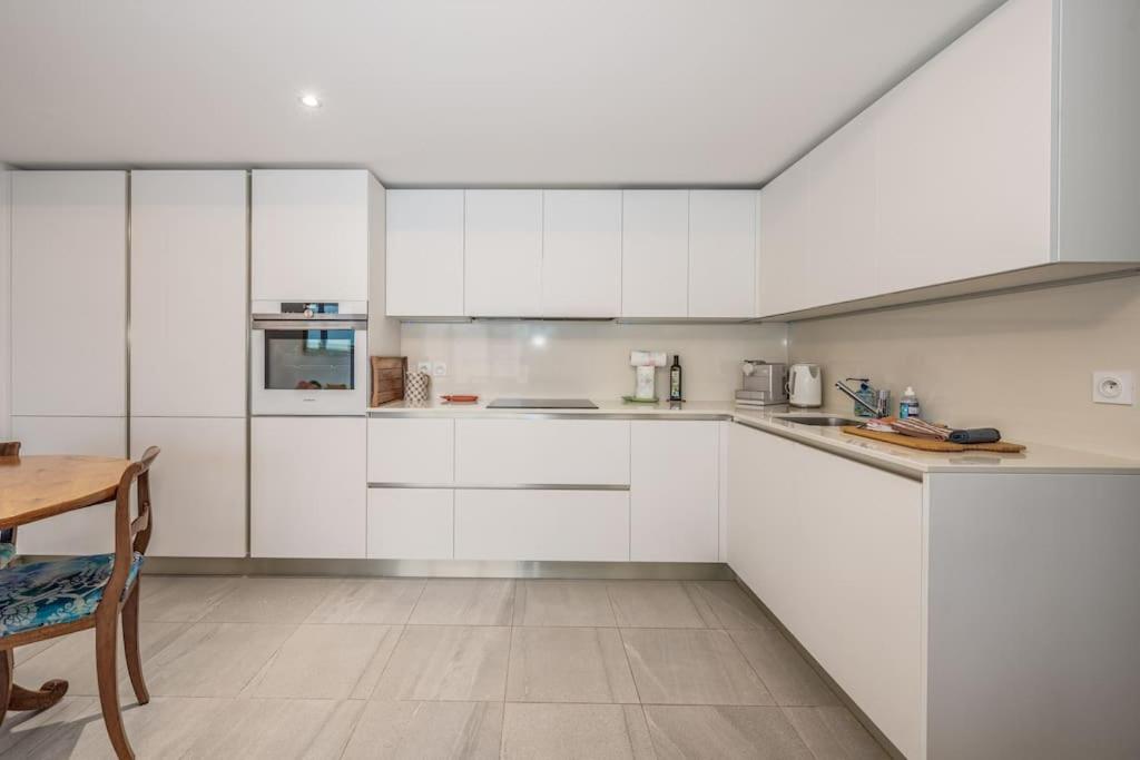 Juan Les Pins Two Bed Apt Beach Access - 5