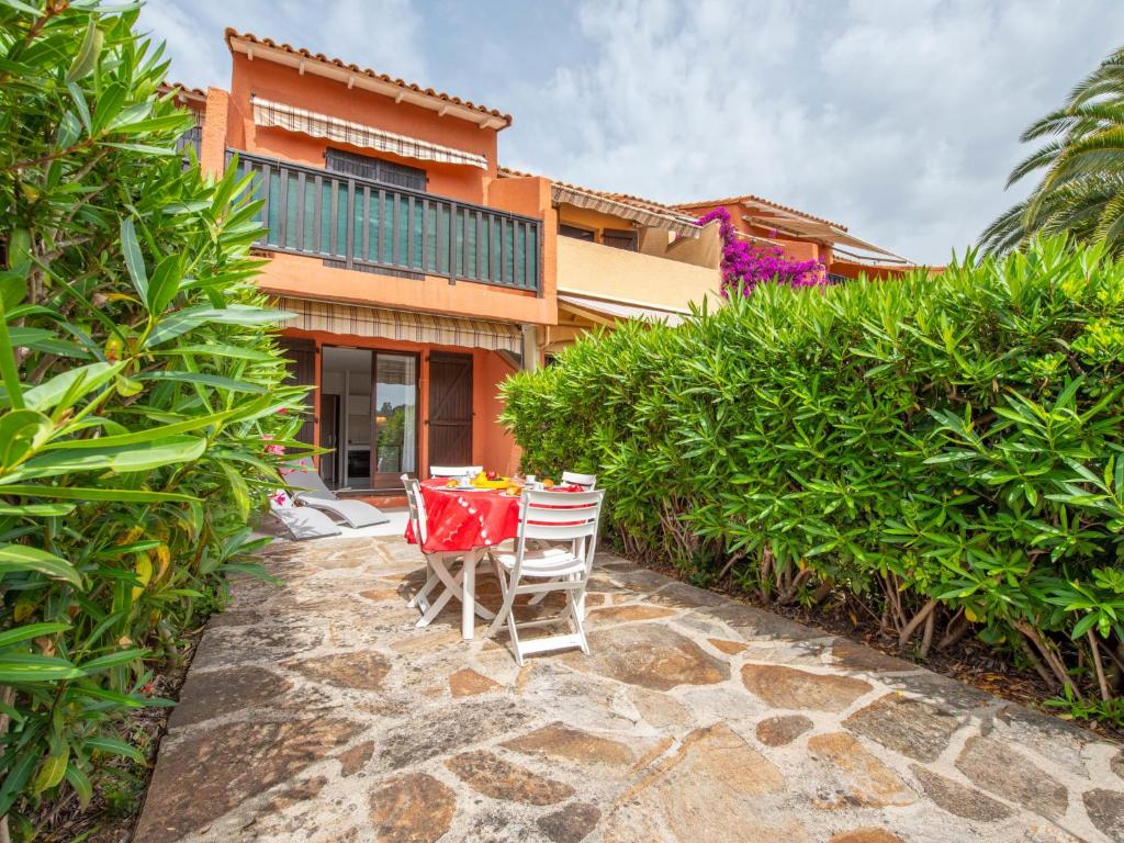 Studio Le Hameau du Soleil-4 by Interhome - 2