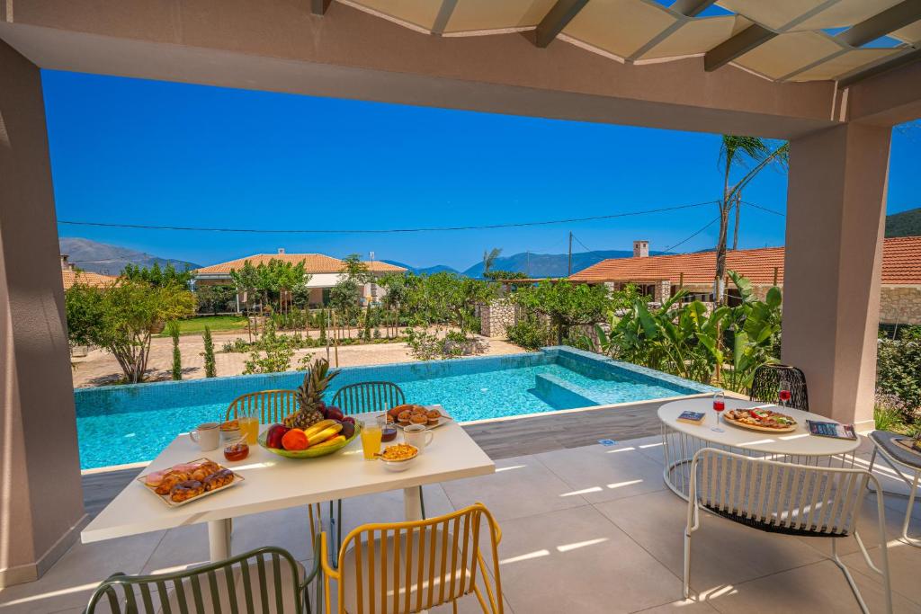 Michaela Villa, Sami