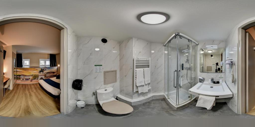 Bathroom, Hotel du Parc in Lyon