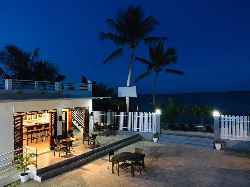 Maykenn Beach photo