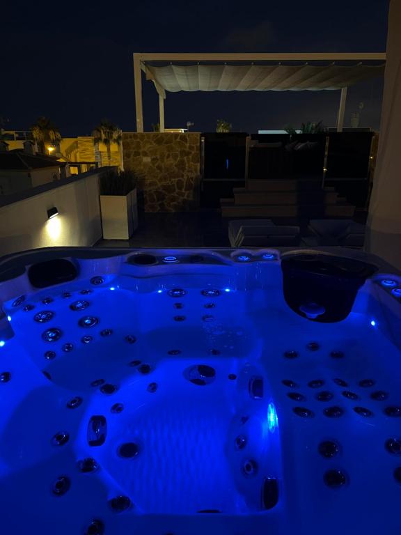 Luxury Villa with Heated Pool, Jacuzzi & Rooftop Lounge PMT22 - 3