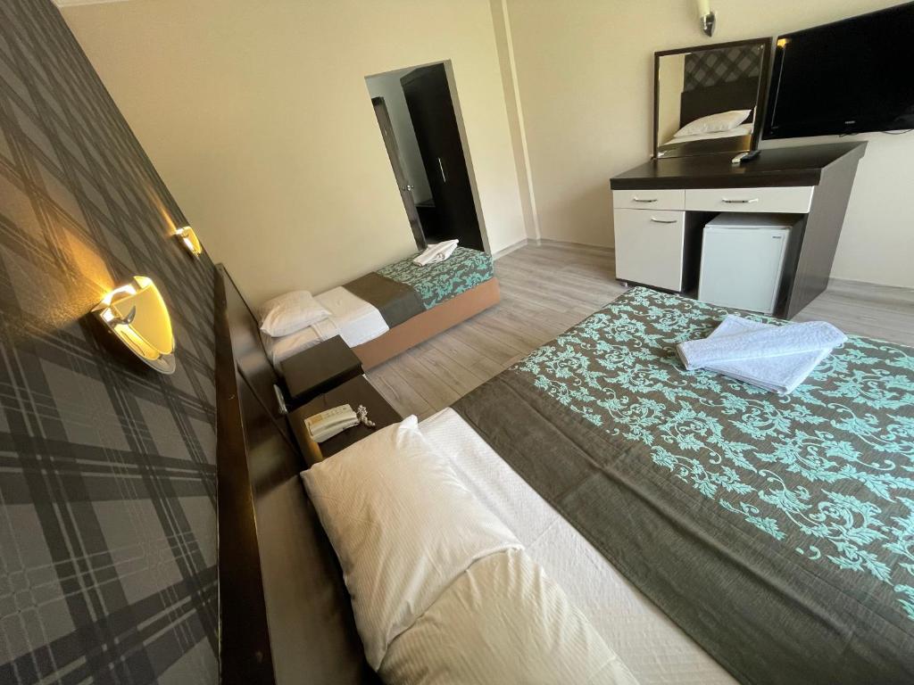 CASTLE PARK HOTEL photo