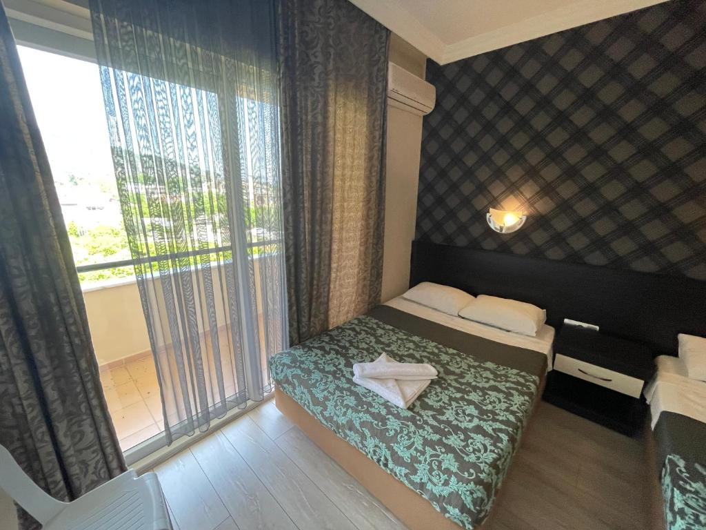 CASTLE PARK HOTEL photo