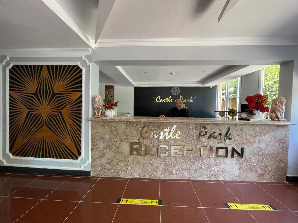 CASTLE PARK HOTEL photo
