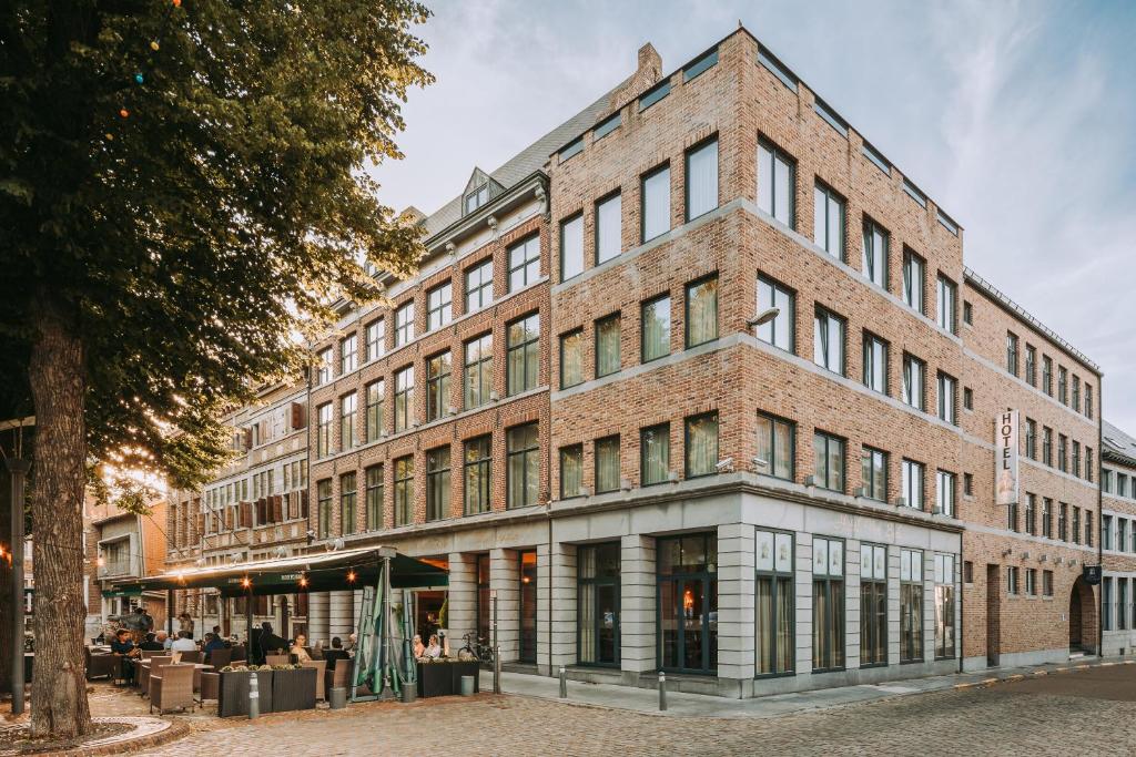 Hotel Van Eyck — Hotel in Maaseik