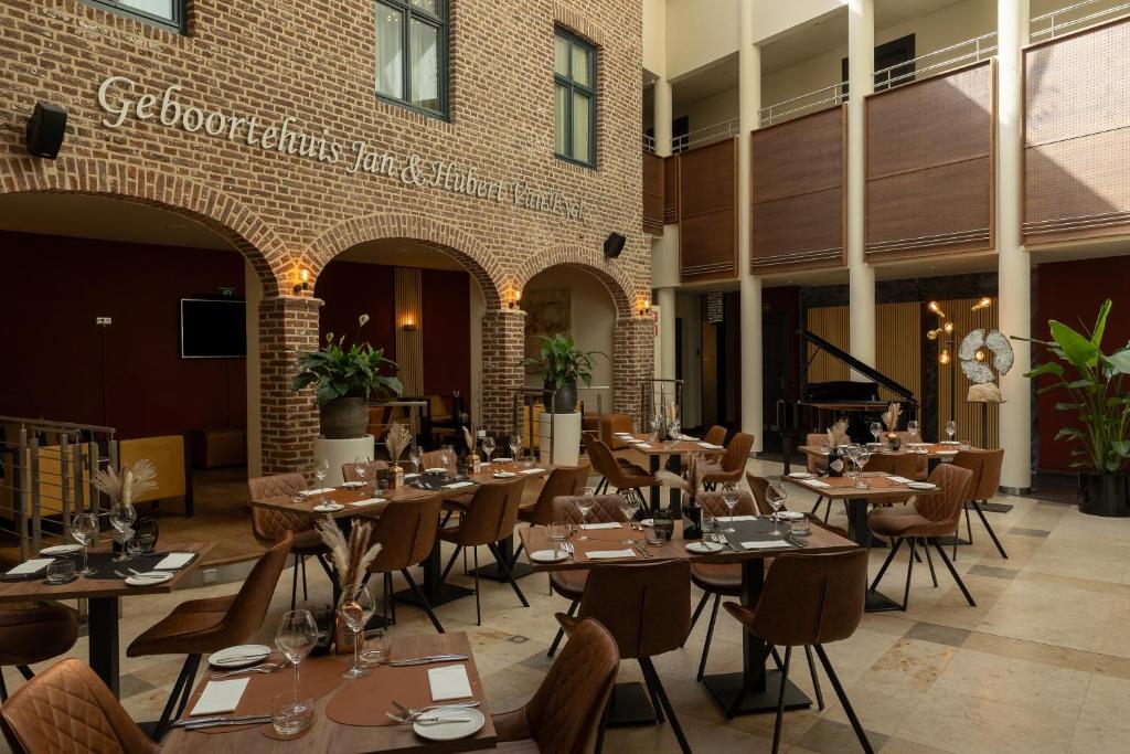 Hotel Van Eyck photo
