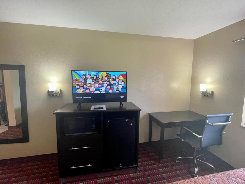 Super 8 by Wyndham Paris IL photo