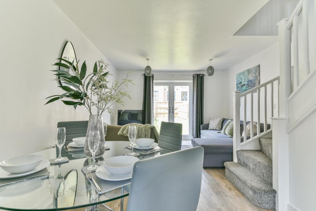 Beautiful New House in Derby For up to 5 Guests, Suitable for Families Contractors NHS Staff etc, Derby