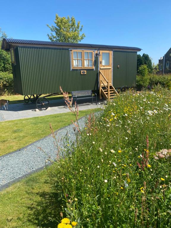 Woody's Retreat, Clitheroe - pet-friendly stay