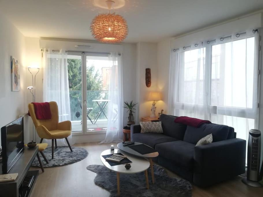 Spacieux, lumineux, équipé - balcon & parking