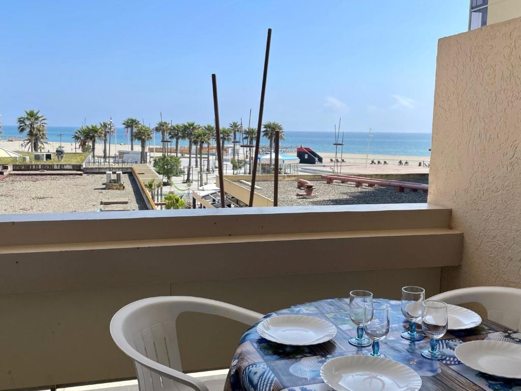 Appartement 2 pièces avec piscine proche commerces - FR-1-748-4 - 1