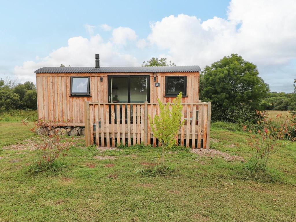 The Bumblebee, Pembroke