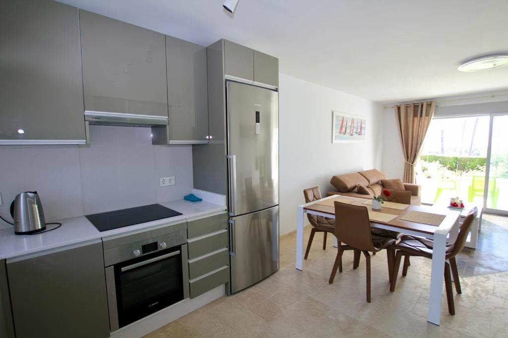 Miraflores Sea View Apartment with Garden - 4
