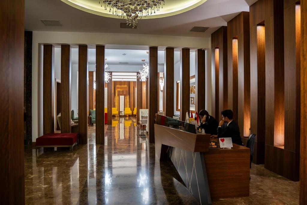 Front desk [24-hour]