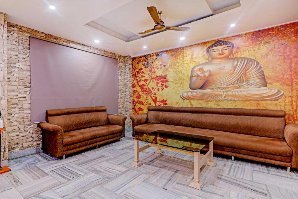 OYO Flagship 73630 Kiran Palace photo