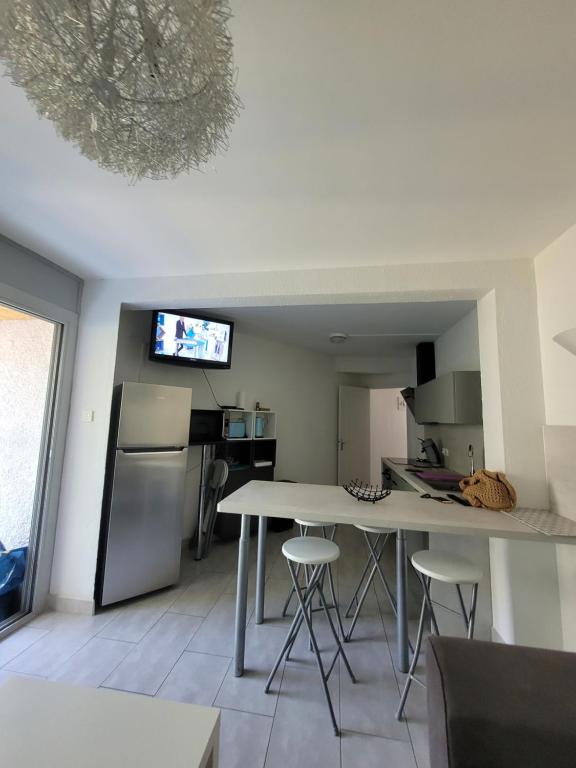 COLLIOURE tres bel appart a 150 metres des plages avec jardin prive et parking dans residence securisee - 5