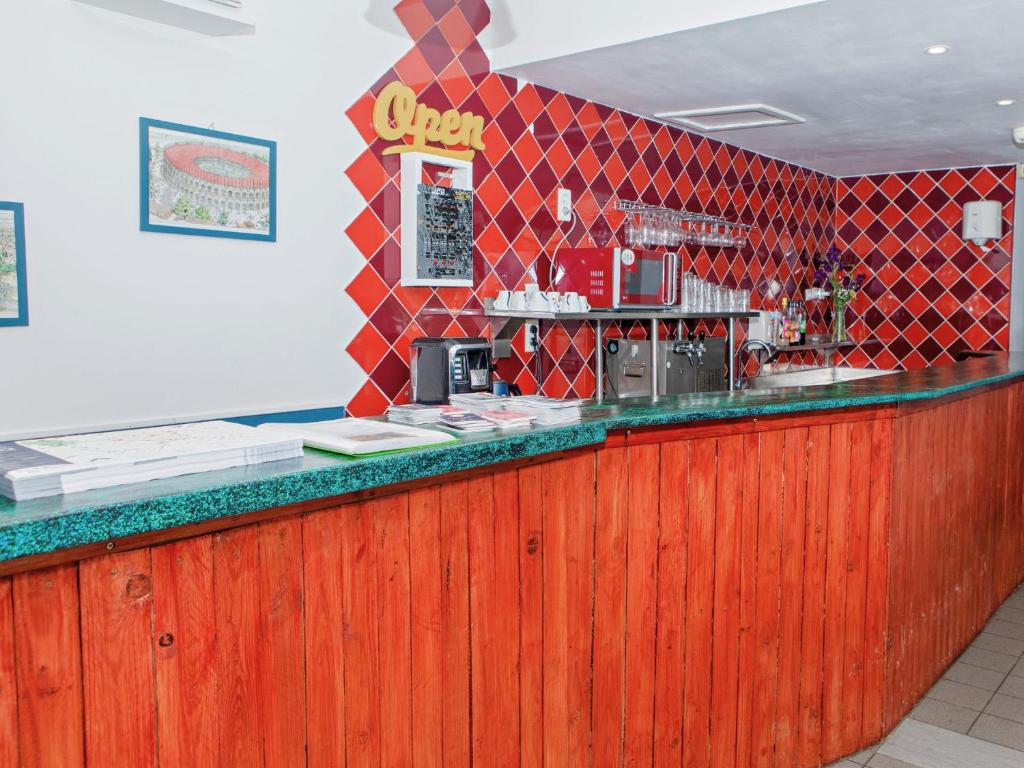 Auberge de Jeunesse HI Nimes photo