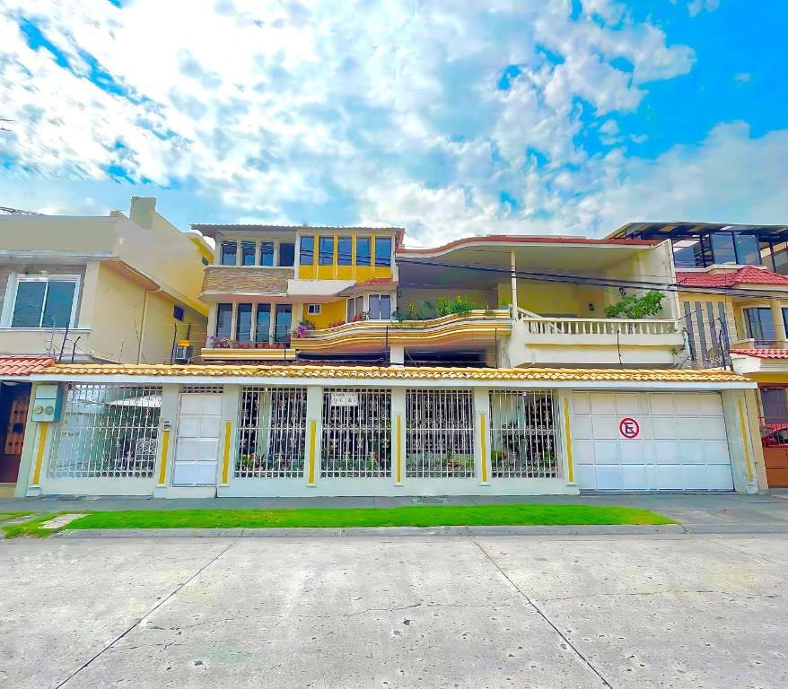 Villa Garza Inn — Hotel in Guayaquil