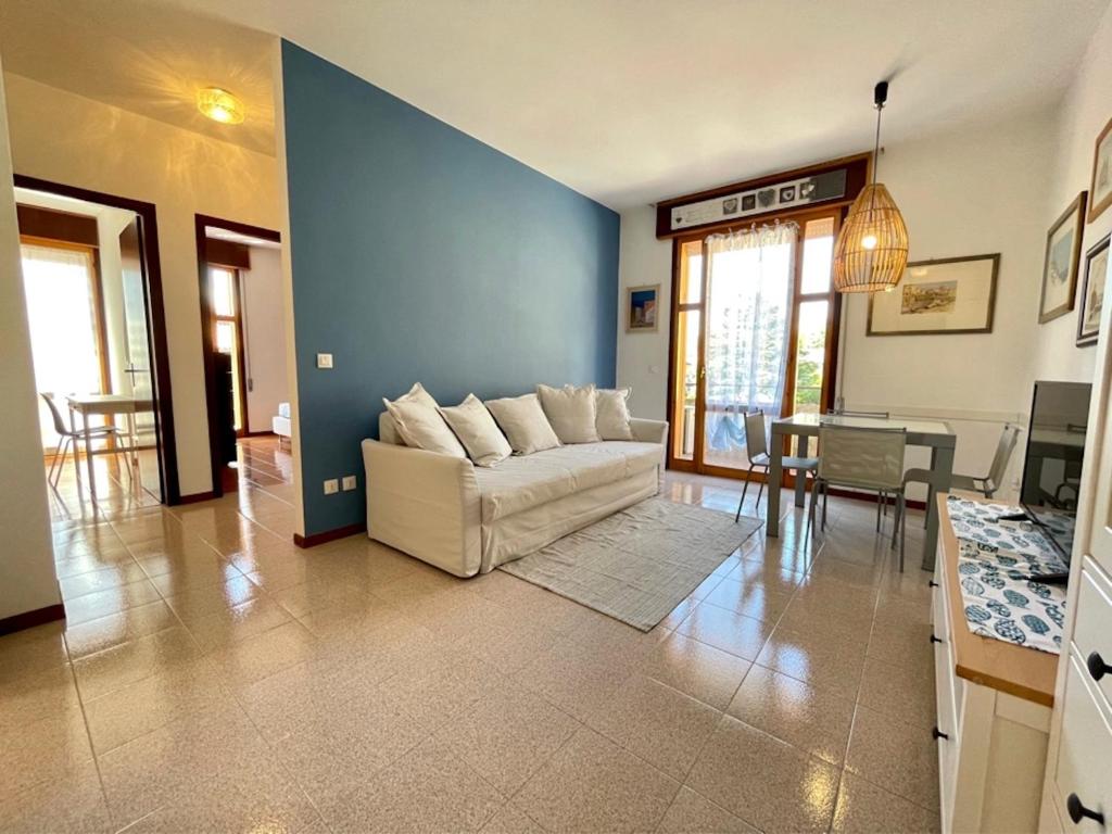Bright apartment by the sea - 2