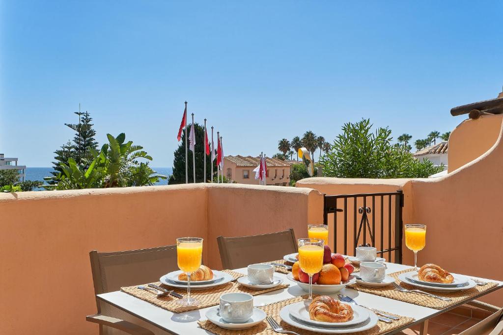 Duplex For 6 Guest with 3 Pools, Jacuzzi, BBQ, Parking, 200m from Beach Mijas Costa & Fuengirola, Mijas Costa