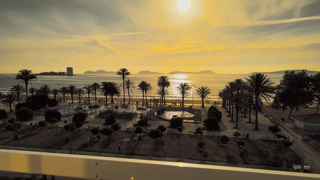 Samil Apartment, primera línea de playa con Wifi y Garaje - 2