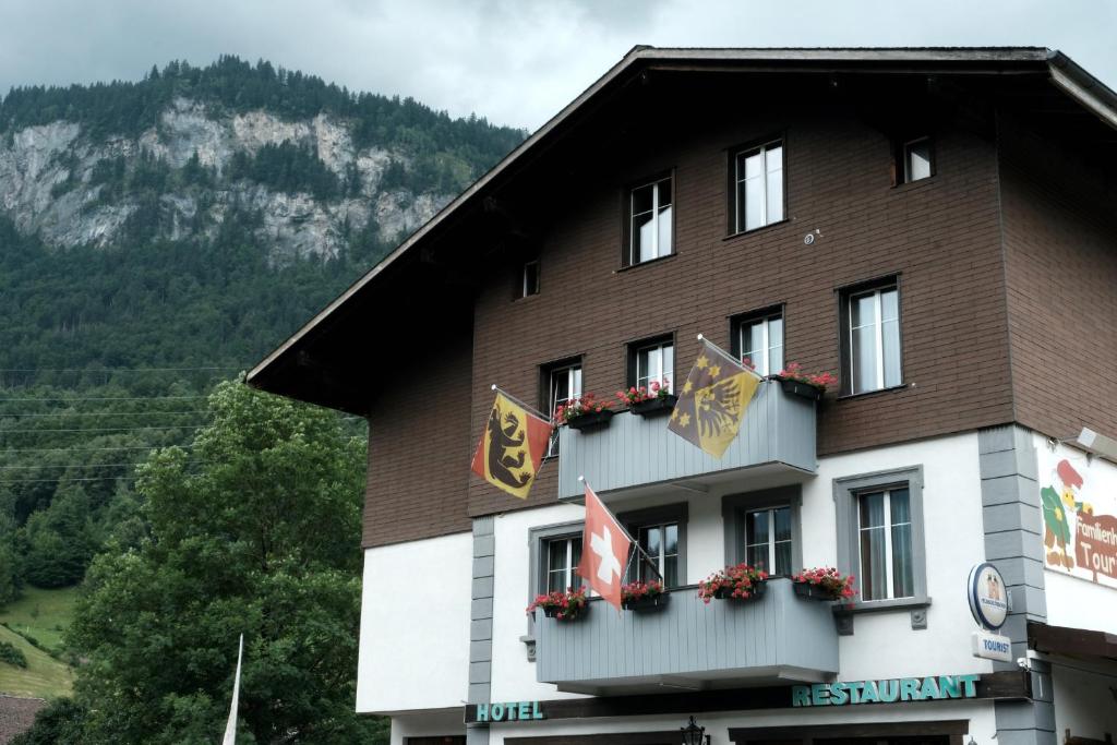 Hotel Tourist — Hotel in Schattenhalb