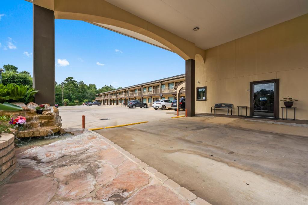 Executive Inn & Suites Magnolia photo