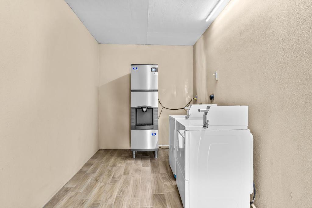 Executive Inn & Suites Magnolia photo