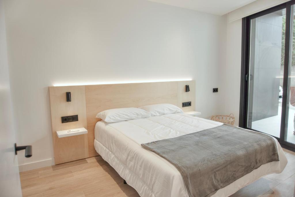 APARTAMENTOS CABANILLAS SILGAR - 3