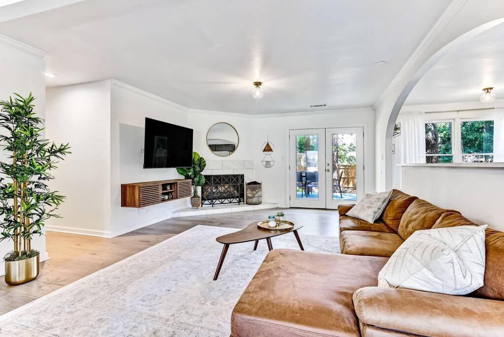 Savannah Place: Mid-Century Modern 3 Bedroom Home