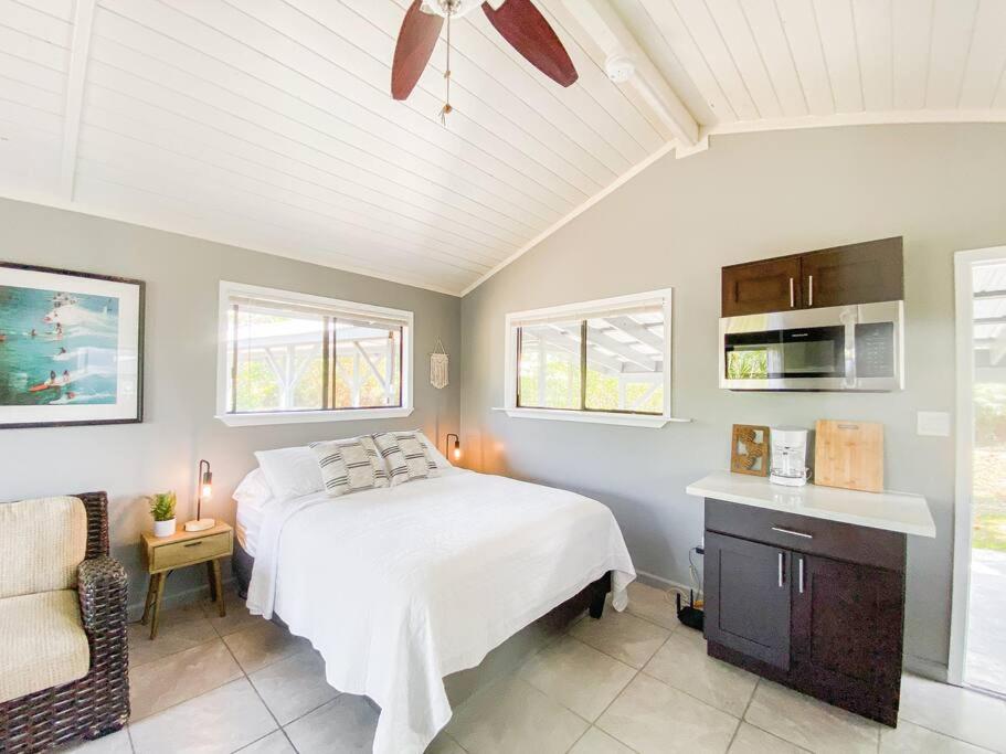 Surf Getaway, Queen Bed, Private Lanai, Keaau