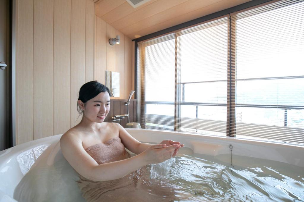 Hot spring bath