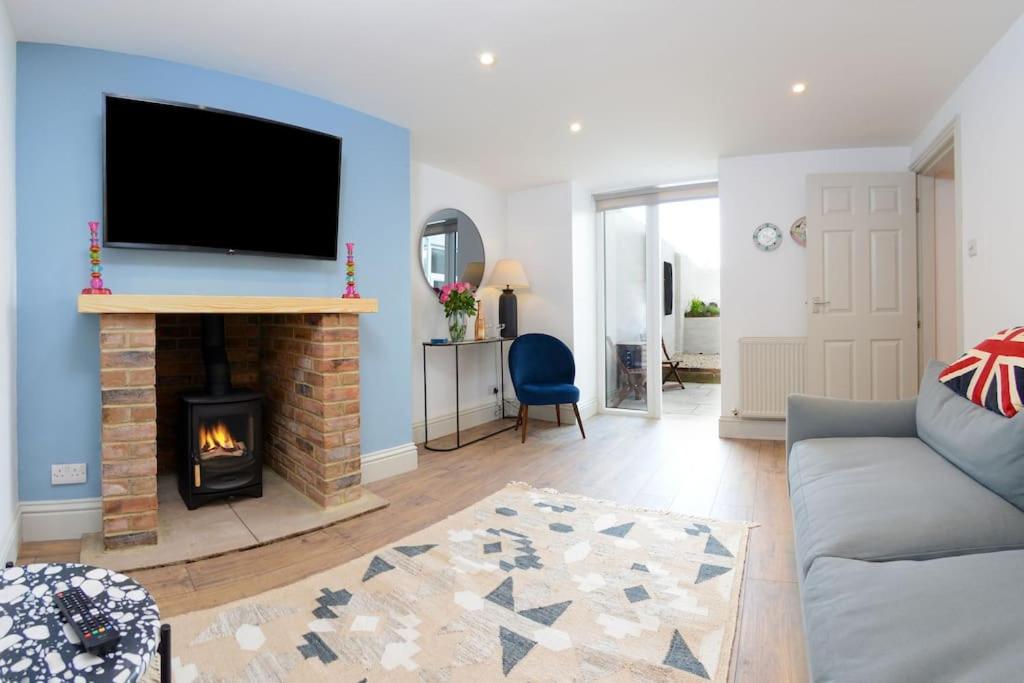 Apartment West with free parking, Whitby