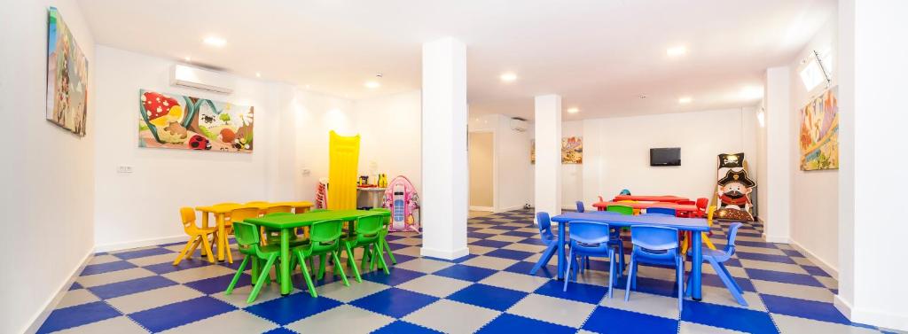 Globales Simar — Attractions for children in Puerto Pollensa, Balearic Islands