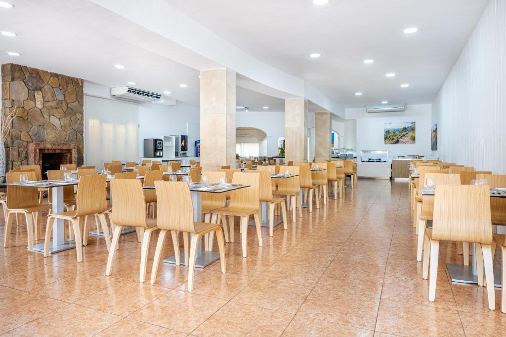 Globales Simar — Restaurant & bars in Puerto Pollensa, Balearic Islands