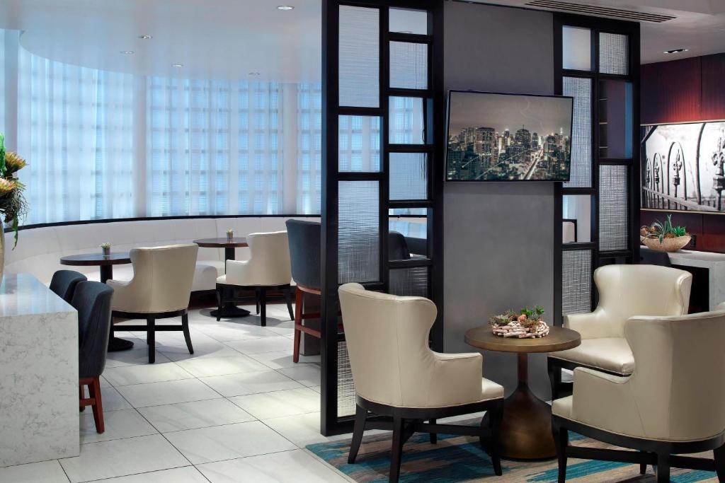 New Orleans Marriott Metairie at Lakeway photo