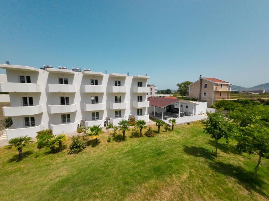 Hotel Velipoja Village