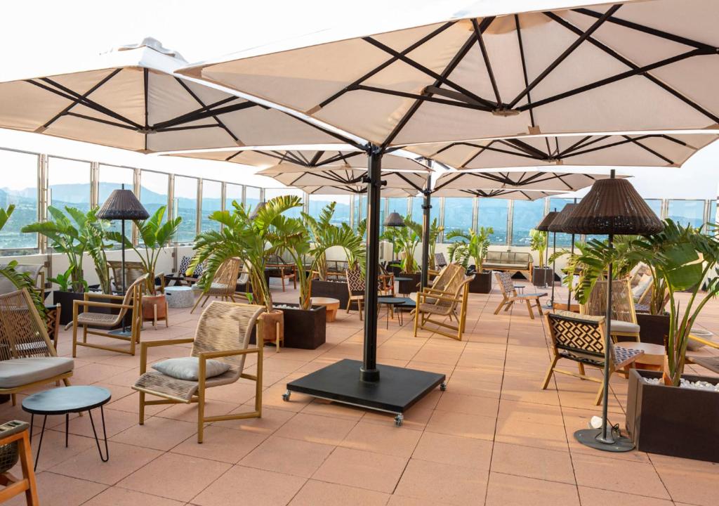 Medplaya Hotel Flamingo Oasis — Restaurant & bars in Benidorm, Valencian Community