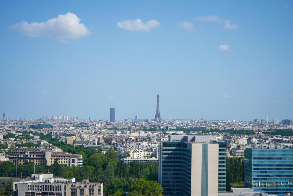 Vue panoramique sur Paris : Sublime appartement au centre de Courbevoie photo