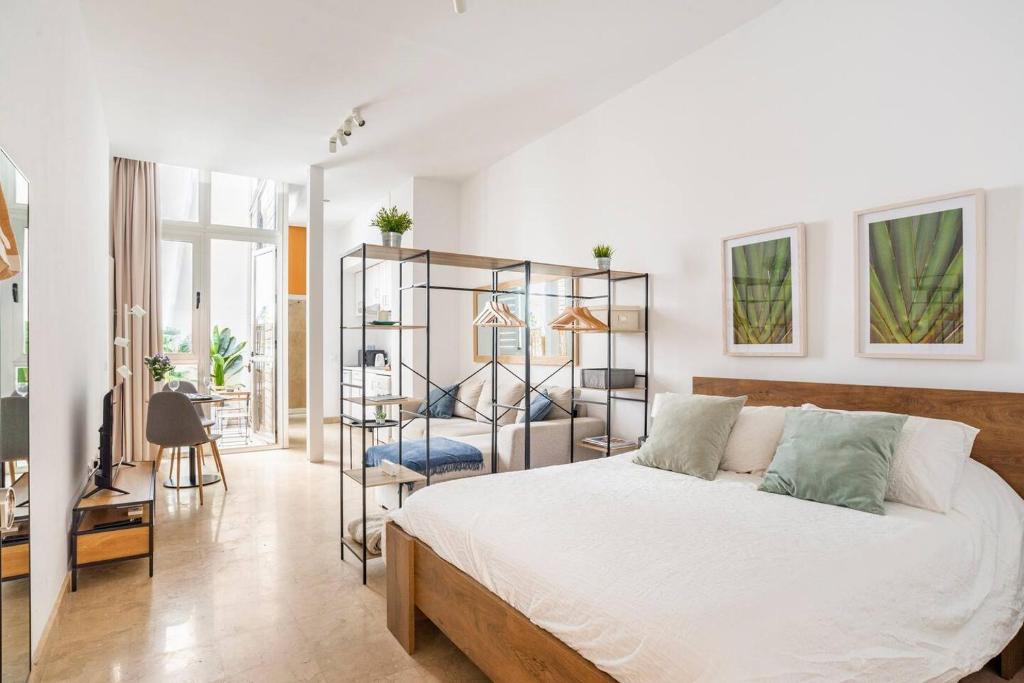 ESTUDIO TRANQUILO EN PLENO CENTRO DE MALAGA, Малага