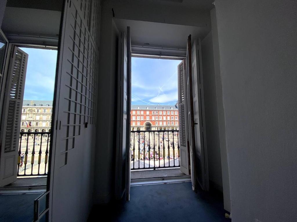 Elegant full apartment overlooking Plaza Mayor - 4