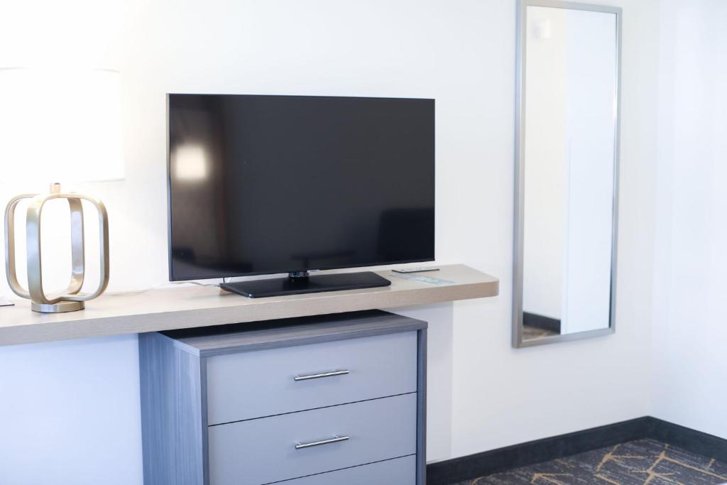 Holiday Inn Hotel And Suites St. Cloud photo