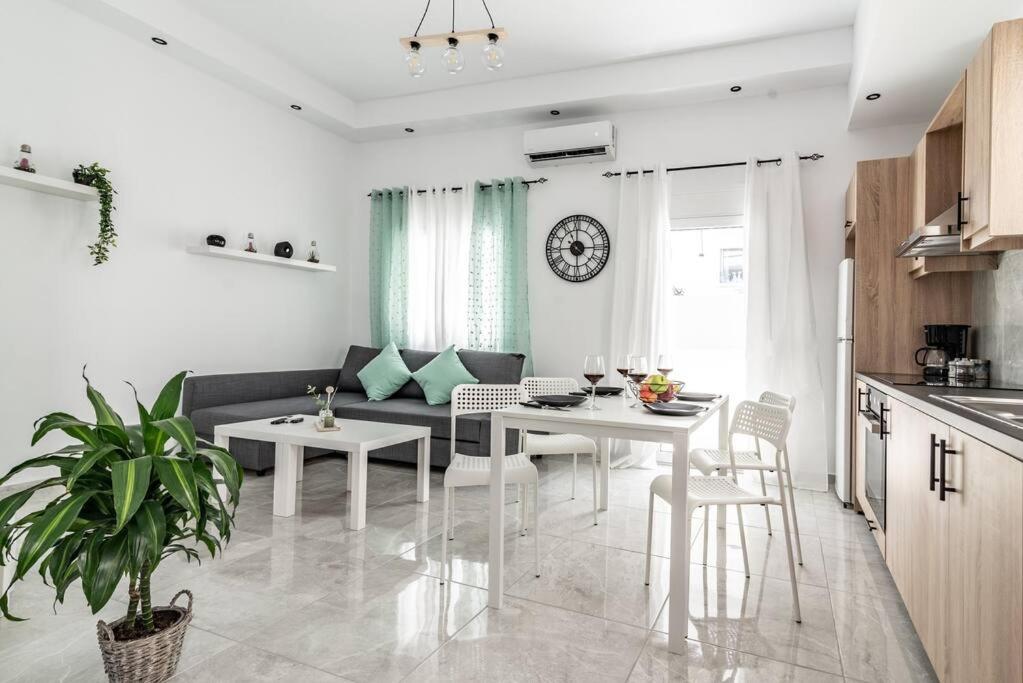 Modern & Stylish flat for friends & couples, Heráklion
