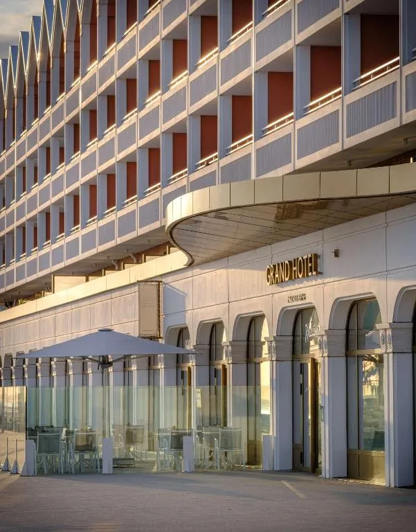Radisson Blu Grand Hotel & Spa, Malo-Les-Bains，位于敦刻尔克的酒店