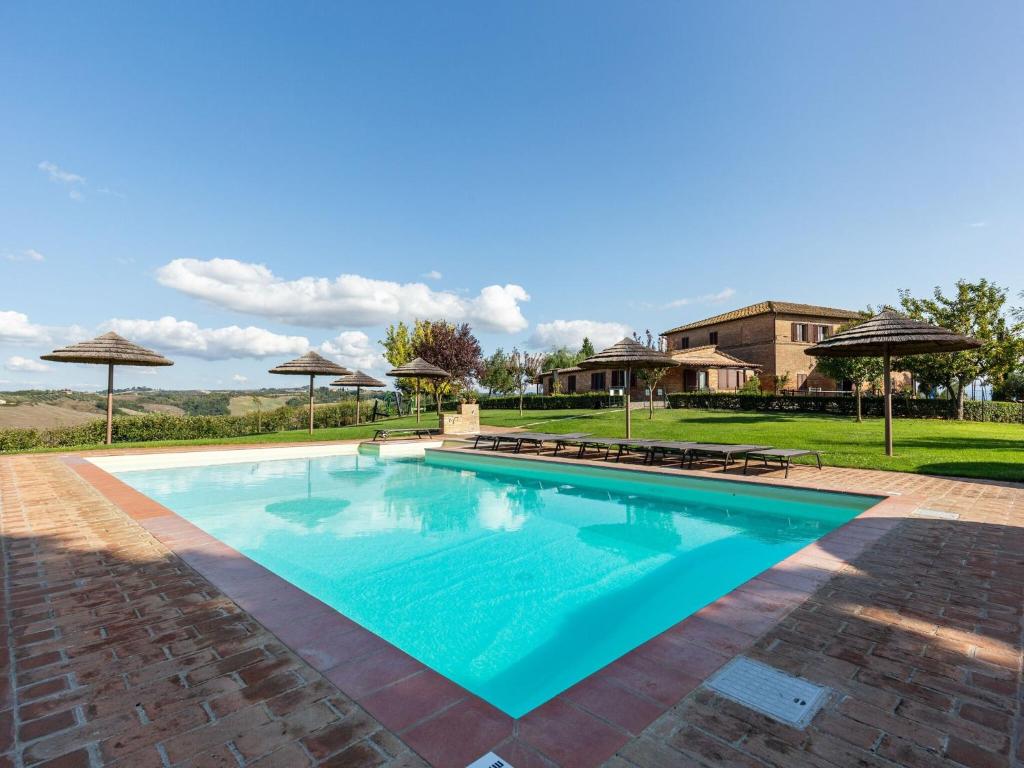 360 degree view over the Tuscan hills.