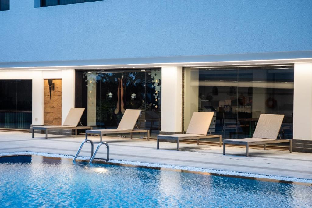 Swimming pool