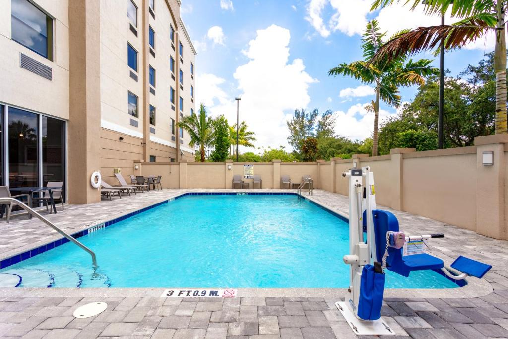 Holiday Inn Express And Suites Miramar photo