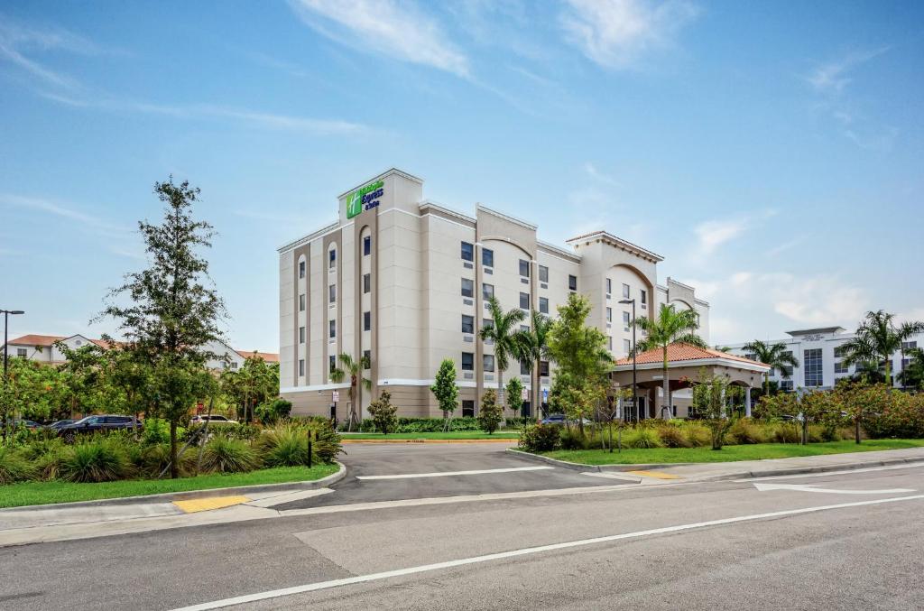 Holiday Inn Express And Suites Miramar photo