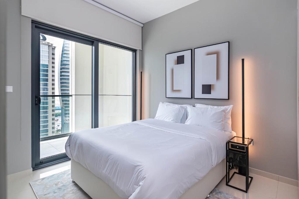CitiHome - Urban 1BR with Balcony in Business Bay, Dubaï